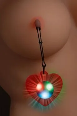 Charmed Tweezer Hartjes Tepelklemmen Met LED Verlichting -Sex Toys winkel Charmed Tweezer Hartjes Tepelklemmen Met LED Verlichting 3