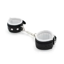 Kiotos Leather - Leren Handboeien Met Witte Voering - Zwart -Sex Toys winkel Kiotos Leather Leren Handboeien met Witte Voering zwart 3