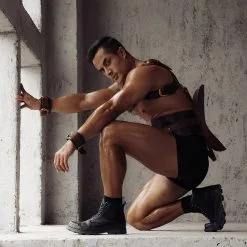 Liebe Seele - The Equestrian Leather Wrist Cuffs - Leren Polsboeien 11 Liebe Seele - The Equestrian Leather Wrist Cuffs - Leren Polsboeien -Sex Toys winkel Liebe Seele The Equestrian Leather Wrist Cuffs Leren Polsboeien 5