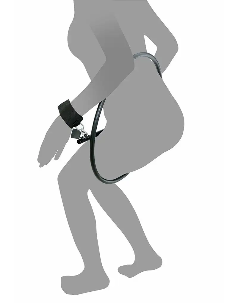 Rimba Bondage Play Rimba Bondage Ring - Restraint Ring Met Klittenband Boeien En Hangslot 3 Rimba Bondage Play Rimba Bondage Ring - Restraint Ring Met Klittenband Boeien En Hangslot - Afbeelding 3