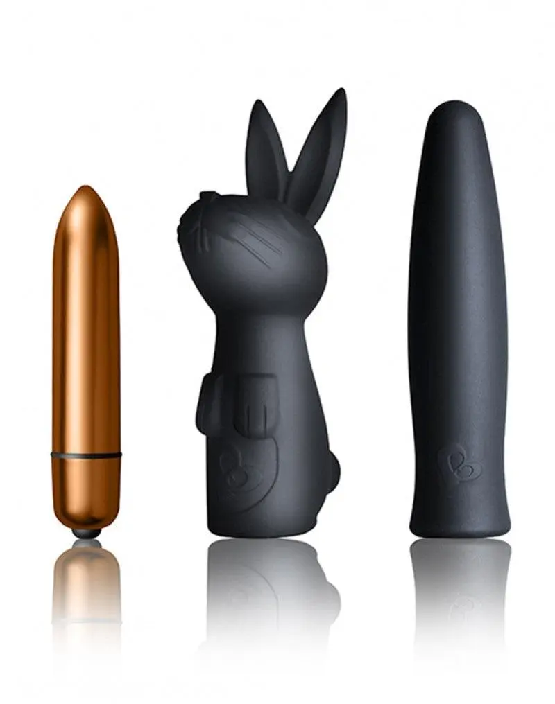 Rocks Off Rocks-off - Truly Dark Desires Set Mini Vibrator Met Opzetstukken - Zwart/Goud 1 Rocks Off Rocks-off - Truly Dark Desires Set Mini Vibrator Met Opzetstukken - Zwart/Goud